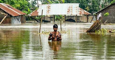 গ্রাম তিন ফুট পানির নীচে