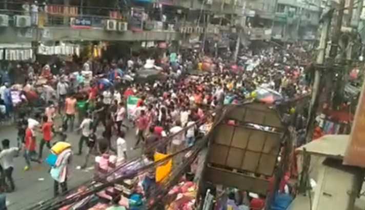 লকডাউন প্রত্যাহারের দাবিতে রাজধানীতে মিছিল-অবরোধ